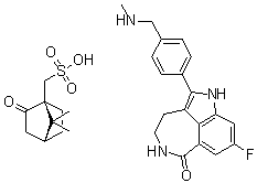 (1S,4R)-7,7-Dimethyl-2-oxobicyclo[2.2.1]heptane-1-methanesulfonic acid compd. with 8-fluoro-1,3,4,5-tetrahydro-2-[4-[(methylamino)methyl]phenyl]-6H-pyrrolo[4,3,2-ef][2]benzazepin-6-one (1:1) molecular structure (CAS 1859053-21-6)