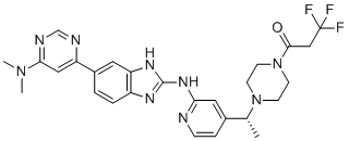 结构式 CAS# 2409479-29-2, (R)-1-(4-(1-(2-((6-(6-(二甲基氨基)嘧啶-4-基)-1H-苯并[d]咪唑-2-基)氨基)吡啶-4-基)乙基)哌嗪-1-基)-3,3,3-三氟丙烷-1-酮